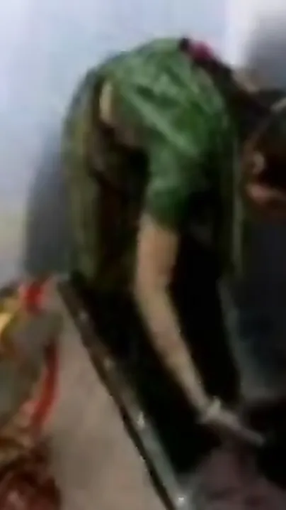 Home sex scandal of older Indian maid aunty in saree!