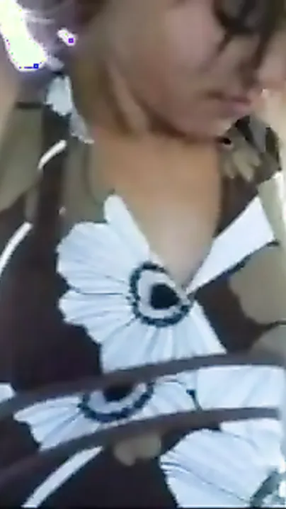 Sexy Indian college cutie gives astonishing oral sex outdoors