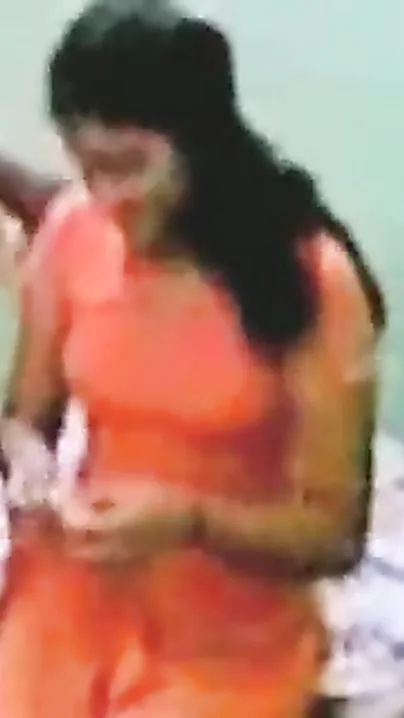 Hidden livecam mms sex scandal of desi bhabhi oozed online!