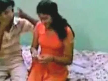 Hidden livecam mms sex scandal of desi bhabhi oozed online  