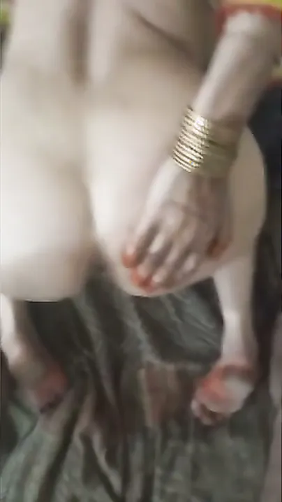 Moti Gaand Wali GF Ki Pehli Baar Anal Mein Chudai