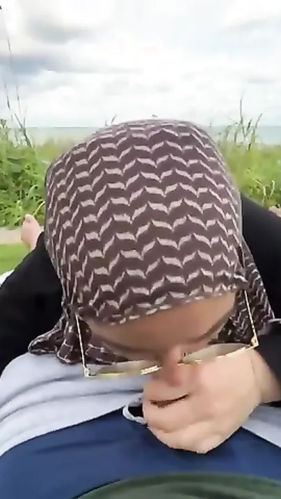 Hijabi Gf Knelt In Garden Bushes And Swallowed Bf’s Cock To The Balls