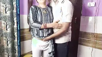 Bagal Ke Dewar Ne Bhabhi Ki Tange Utha Kar Uski Sexy Chut Chodi