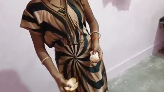 Bhabhi Ko Orange Khila Khila Kar Unki Rasili Chut Mari