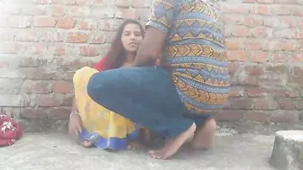 Desi Aunty Ko Chhat Par Unki Saree Utha Kar Chudai Karne Laga