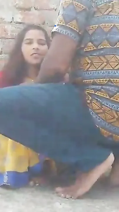 Desi Aunty Ko Chhat Par Unki Saree Utha Kar Chudai Karne Laga