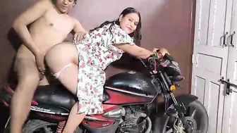Bike Par Mami Ko Kuda Kuda Kar Choda