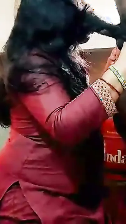 Mami Ko Kitchen Mein Khada Karke Unki Chut Zor Se Pel Diya