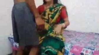 Saree Utha Kar Sexy Bhabhi Ki Chut Par Bed Par Lund Chalaya