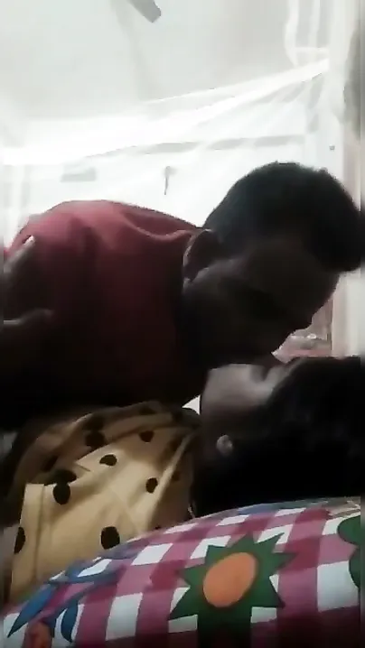 Jiju Ne Saali Ko Bed Par Patak Kar Uski Chut Zor Se Mari