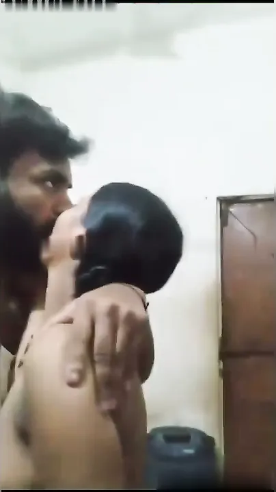 Dewar Ne Chupke Se Bhabhi Ko Room Mein Pakad Kar Chuda Diya