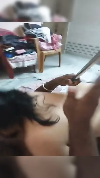 Desi Aunty Ko Uncle Ne Sofa Par Baithe Maze Se Choda Slow Motion