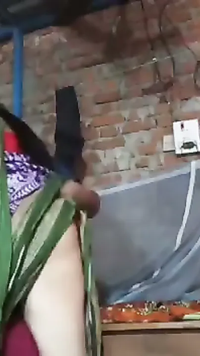 Dehati Bhabhi Ko Bagal Ke Dewar Ne Din Mein Saree Utha Kar Bur Chudai Ki
