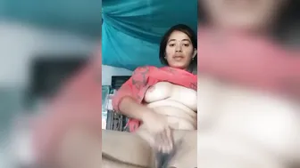 Dehati Ladki Ne Salwar Khol Kar Apne Bur Mein Ungli Daal Kar Garmi Shant Ki