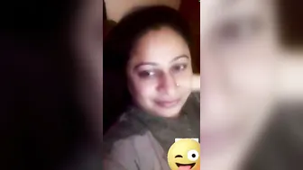 Doctor’s Wife Flaunted Huge Boobs With Seductive Hindi Whispers