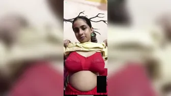 Saali Squeezes Big Chuchi And Fingers Bur On Video Call