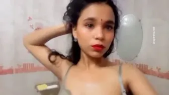 Nurse Ne Bathroom Mein Apna Mms Video Banake Viral Kiya