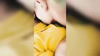 Ladke Ne Apni Gf Ki Chuchi Kash Ke Jor Se Chus Raha Tha