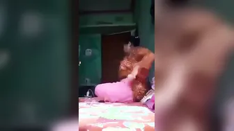 Langre Ladke Ne Apni Wife Ki Tange Utha Ke Jor Se Choda