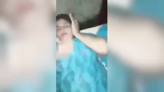 Hindu Guy Fucked Muslim Bhabhi On Sister’s Bed While Squeezing Tits