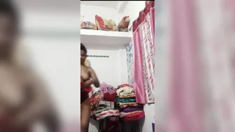 Bhabhi Showed Off Her Wet Pussy And Big Tits During Late Night Video Call