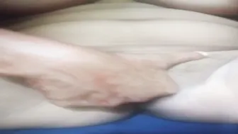 Gaon Ki Ladki Ne Apne Tite Bur Me Do Ungliyan Daal Kar Soti Rahi