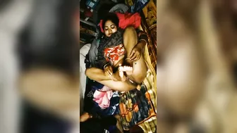 Raat Ko Bagal Wali Bhabhi Ki Dono Tangen Uthakar Uski Bur Ko Choda