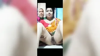 Bhabhi Shoved Baigan In Her Wet Bur Live On Video Call For Her Lover