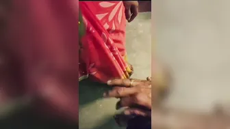 Village Bhabhi’s Saree Pulled Up For Hard Pelai With Hindi Audio