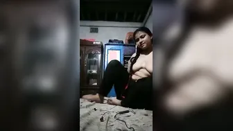 Rural Girl Stripped Completely To Film Her Bur Chuchi And Gand