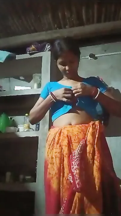 Village Bhabhi Lifted One Leg Fingering Bur For Viral Video