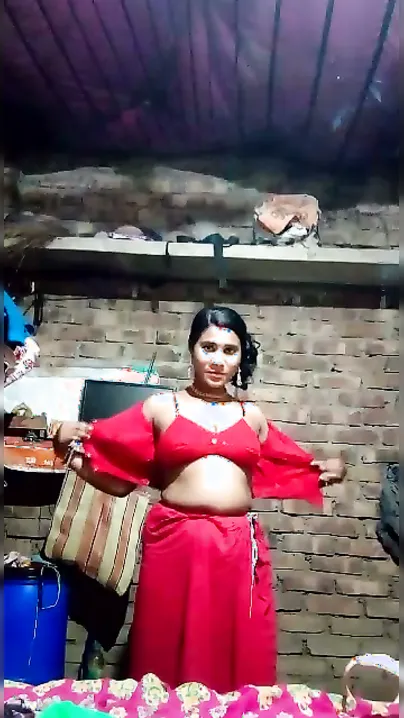 Village Bhabhi’s Private Mms Leaked Showing Her Juicy Pussy Exposed