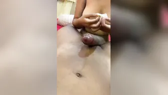 Desi Gf Ne Condom Lagaya Phir Usko Upar Chadhkar Khud Ko Chudwaya