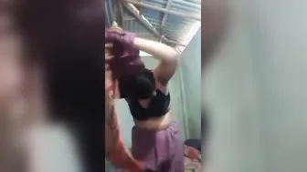 Moti Bhabhi Ne Apna Nanga Video Banakar Chuchi Aur Bur Dikhaya