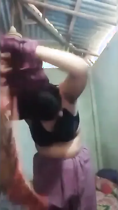 Moti Bhabhi Ne Apna Nanga Video Banakar Chuchi Aur Bur Dikhaya