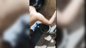 Desi Bhavi Ko Bathroom Mein Land Chusaya Phir Khada Kar Ke Chut Ki Chudai Ki