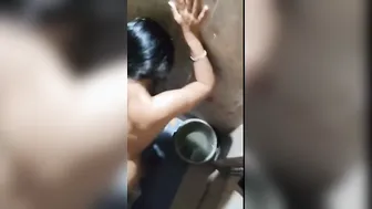 Desi Bhavi Ko Bathroom Mein Land Chusaya Phir Khada Kar Ke Chut Ki Chudai Ki