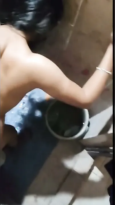 Desi Bhavi Ko Bathroom Mein Land Chusaya Phir Khada Kar Ke Chut Ki Chudai Ki