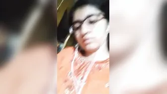 Muslim Bhabhi Stood Up Unbuttoned Salwar Fingered Her Pussy While Squeezing Tits