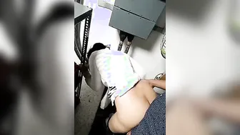 Ladies Staff Ko Store Room Mein Le Ja Kar Land Chusaya Aur Phir Chudai Ki