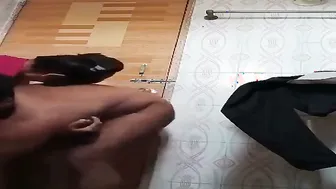 Maid Ko Bathroom Mein Le Ja Kar Ek Tang Utha Kar Bur Ki Mast Chudai Ki
