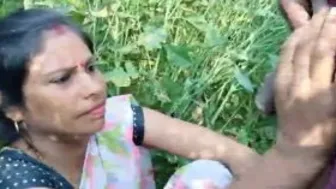 Sarso Ke Khet Mein Dehati Bhavi Ko Phool Rakh Kar Uski Gili Bur Chodi