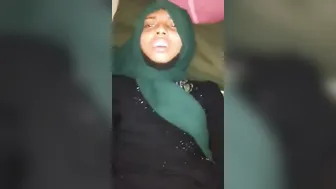 Muslim Aunty Moaning In Burqa As Her Tight Pussy Gets Pounded Hard