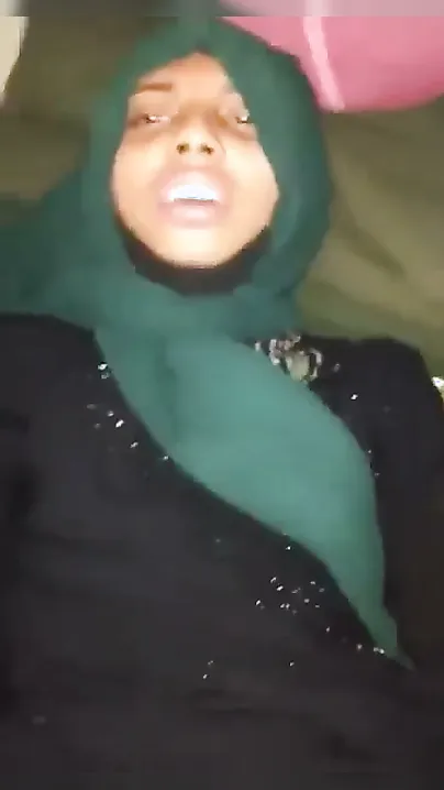 Muslim Aunty Moaning In Burqa As Her Tight Pussy Gets Pounded Hard