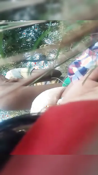 Jungle Mein Ladki Ki Bur Mein Ungli Dali Phir Chusa Aur Usko Zor Se Choda