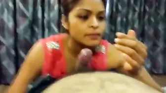 Delhi Ki Modern Bhabhi Balcony Light Mein Boyfriend Ko Baith Kar Lund Ka Blowjob De Rahi