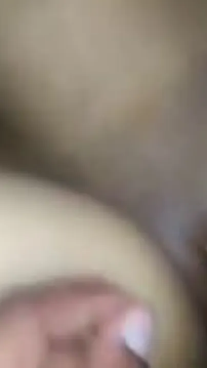Dehati Ladki Ko Charpai Par Patak Kar Zor Se Kiss Karte Uski Garam Bur Chodne Laga