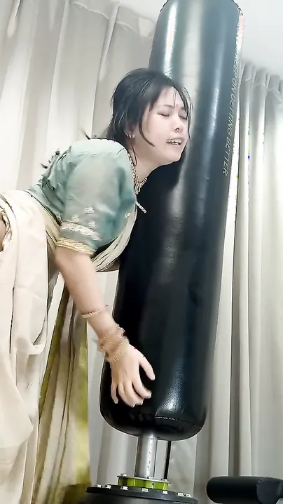 Gym Bhabhi’s Pussy Stretched Wide By Rough Desi Creampie