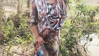 Desi Uncle Taking Advantage Of His Niece In This Leaked Village Footage