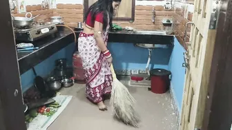 Beautiful Bengali Bhabhi Celebrating Holi With Neighbors Gets Covered In Colors